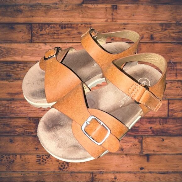 5 for $25🔥Cat & Jack Tan Strappy Sandals Girls Size 6 - Picture 2 of 5